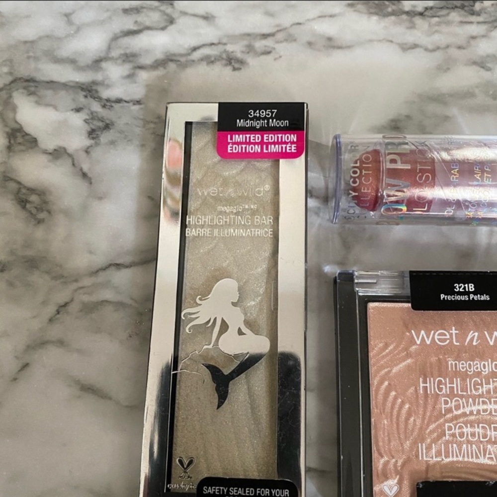 ❌Makeup Bundle #9 - Picture 2 of 3